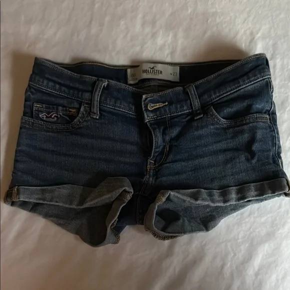 Women’s Hollister Blue Denim Low Rise Shorts 23/00 - Picture 1 of 7